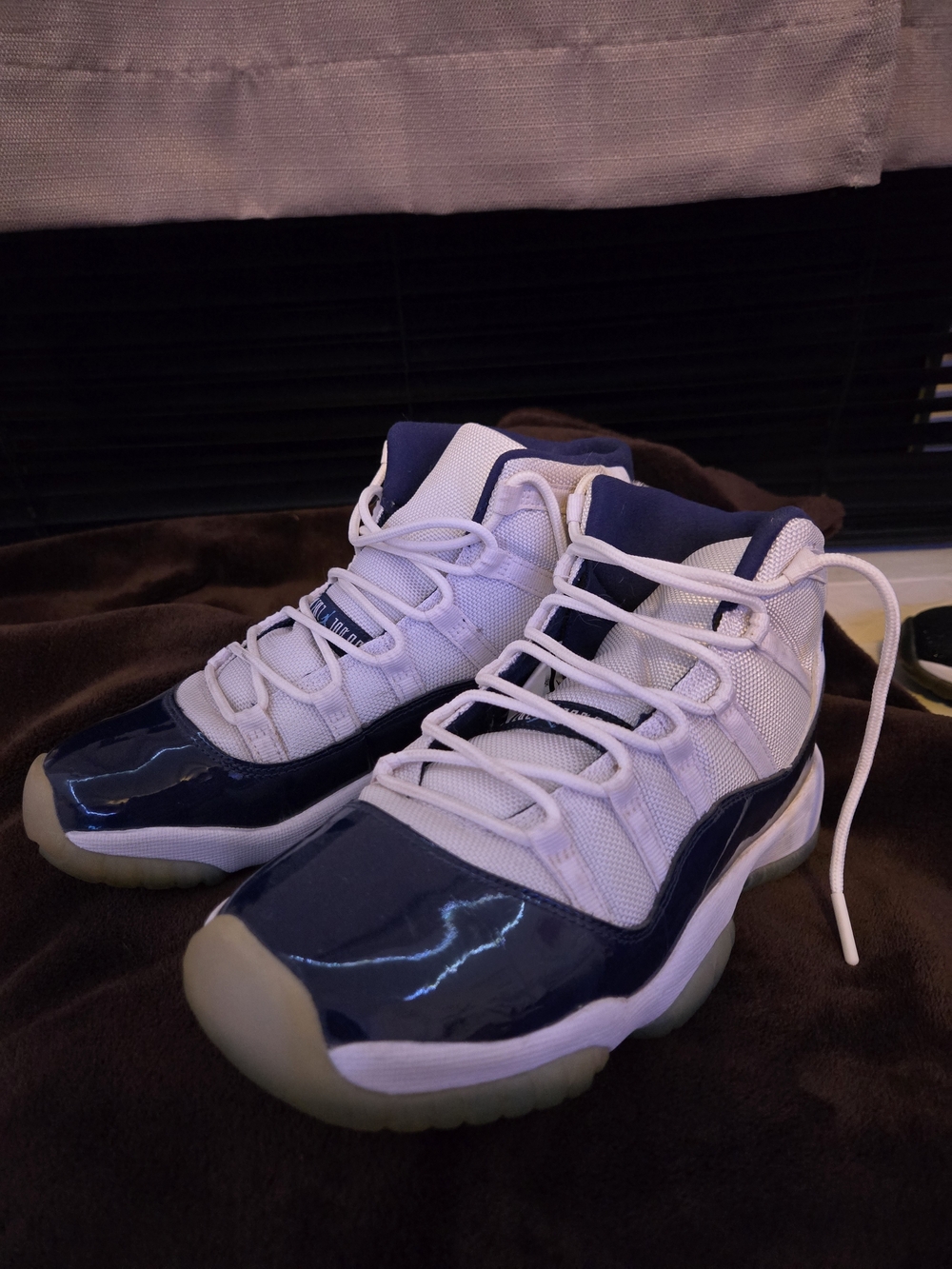 Air Jordan Retro 11 Win like 82 sneakers used